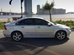 2009 VOLVO S40 R DESIGN image 3